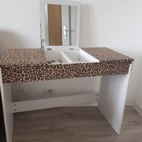 scrivania leopardata
