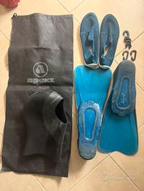 Attrezzatura subacquea pinne cappuccio moschettoni