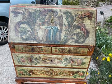 Credenza dipinta a mano