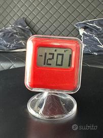 Orologio sveglia digitale a cubo rosso
