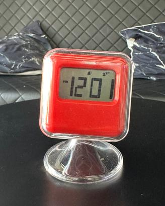 Orologio sveglia digitale a cubo rosso