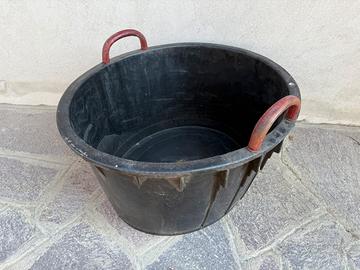 Mastello con manici per vendemmia.
