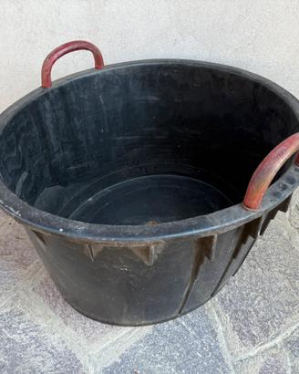 Mastello con manici per vendemmia.