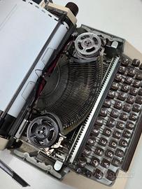 MACCHINA DA SCRIVERE FACIT 1620