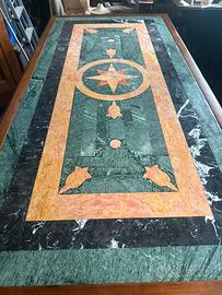 Tavolo con base legno piano mosaico di marmo