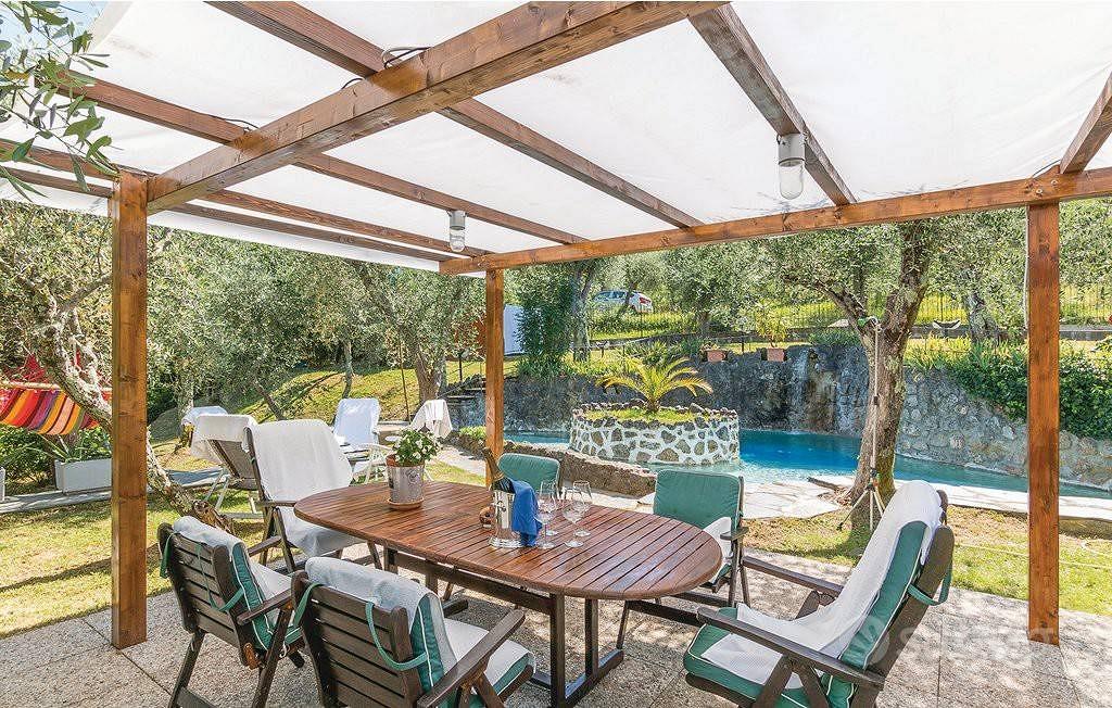 Rustico / Casale di 180 m² con più di 5 locali a C - Vista 5