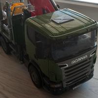 camion che trasporta la legna della Bruder