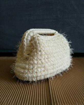 borsa mini clutch all'uncinetto 