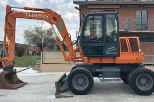 escavatore gommatoFiat Hitachi FH85W