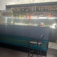 Bancone e frigorifero bar