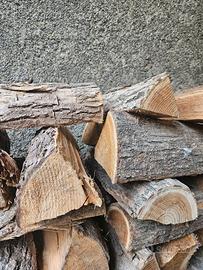 Legna da ardere secca – pronta per camino o stufa