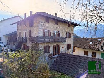 PORZIONE DI CASA CON GARAGE