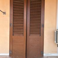 Porta finestra con persiane