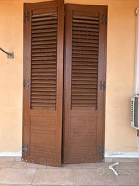 Porta finestra con persiane