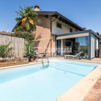VILLA A SCHIERA CON GIARDINO, TAVERNA E PISCINA