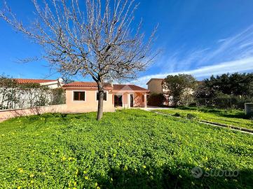 VILLA A SCHIERA A CAPOTERRA