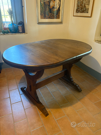 Tavolo ovale in noce