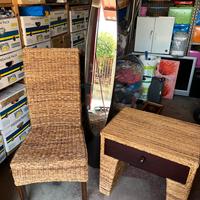 Sedia e tavolino in banano