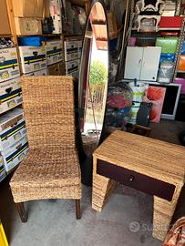 Sedia e tavolino in banano