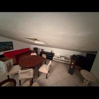 Tavolo in legno/marmo  e sedie in legno  anni 70