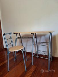 Set scrivania e sedia