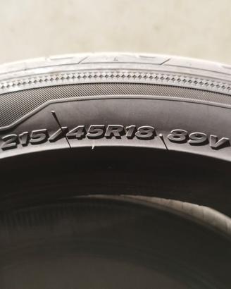 Gomme 215/45 r18