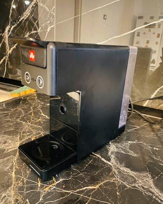 Macchinetta del caffè Illy e Frigorifero da incaso