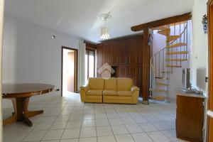 2 LOCALI A VEDUGGIO CON COLZANO