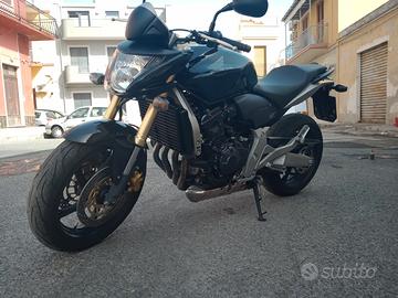 honda hornet  my 07 tenuto maniacalmente 