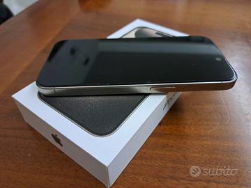 iPhone 15 Pro + Cover magsafe + vetro protettivo