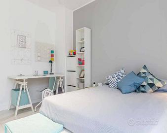 Stanza in appartamento di 202 m² a Milano