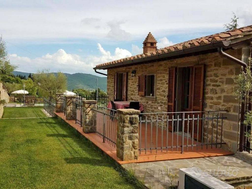 Rustico / Casale di 218 m² con più di 5 locali e b - Altro