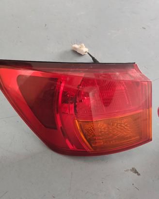 faro posteriore sinistro Lexus Is 220d