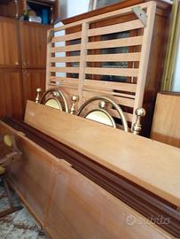 Tavolo in legno + mobile + letto