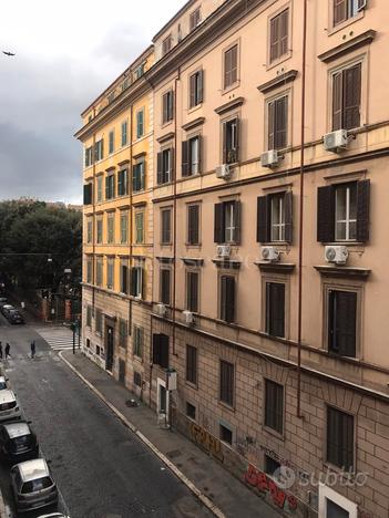 STANZA SINGOLA con BALCONE / ROMA CENTRO