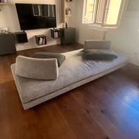 Divano moderno rettangolare con cuscini regolabili