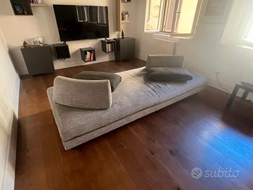 Divano moderno rettangolare con cuscini regolabili