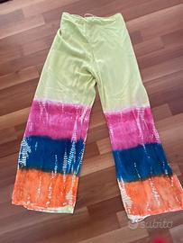 Pantaloni con spacchi