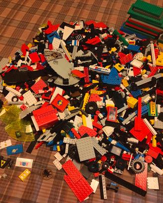 Lotto 5,7 kg di Lego sfuso vintage con minifigure
