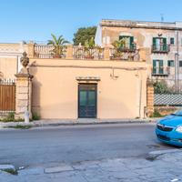 Dimora storica con posti auto in Via San Lorenzo