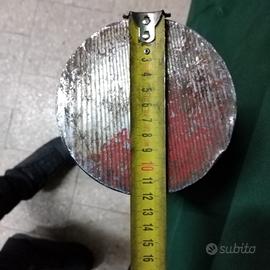 Pezzo di ferro pieno per lavori di tornio