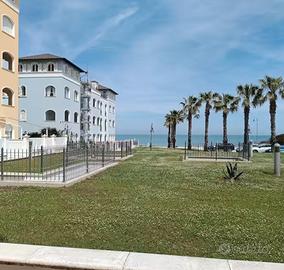 esclusivo davanti al mare Porto Recanati centro 
