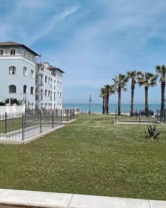 esclusivo davanti al mare Porto Recanati centro 
