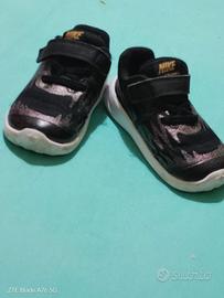 Scarpe  sportive  bimba " Nike" n.23 , nuove. .