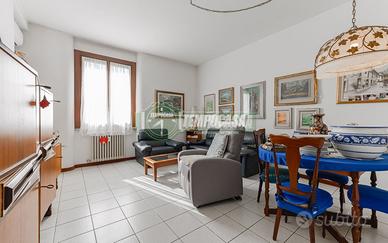 TRILOCALE CON CUCINA ABITABILE CARNATE ALTA
