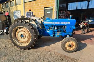 Trattore agricolo ford 4000