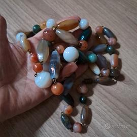 Collana lunga con pietre dure