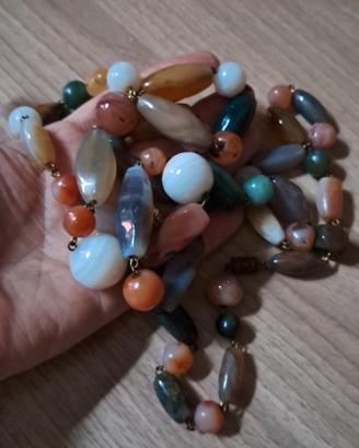 Collana lunga con pietre dure