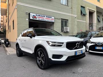 Volvo XC40 T3 R-design PREZZO REALE UNIPROPRIETARI