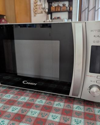 Forno microonde Candy (700W, 40 programmi)